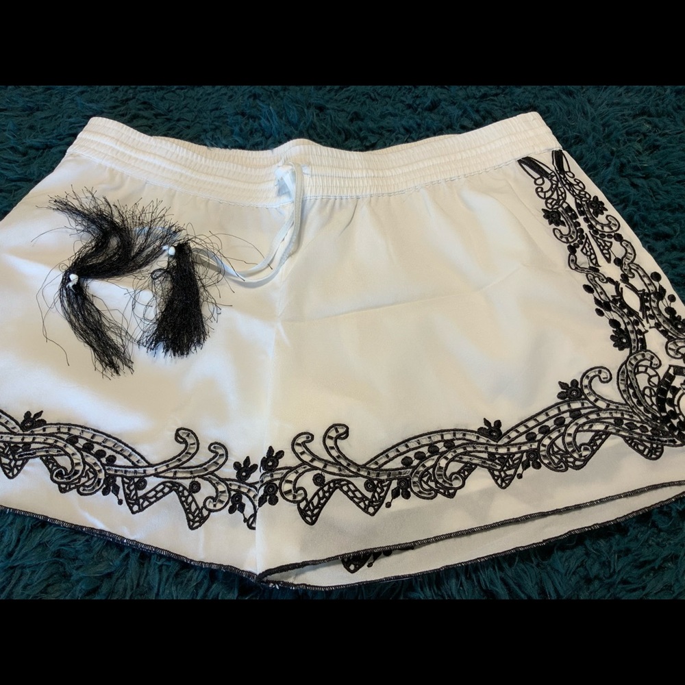 Embroidered Short - Picture 4 of 5